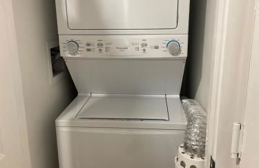 Cozy Suite at Towson Center - Foto 16