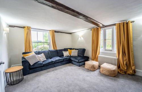 Large 5-Bedroom Farmhouse Sleeps 10 with Parking and Wifi - Foto 10