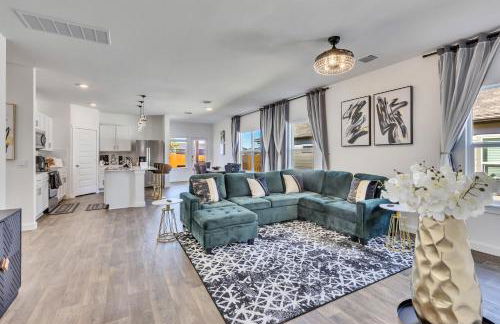 Stylish 4BR Family Home with Game Room and Backyard - Foto 29