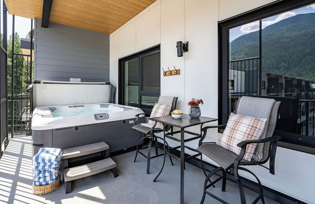 Altitude Adjustment Revelstoke Vacations - Photo 24