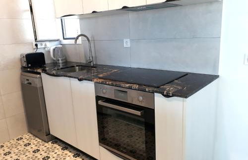 Ático centrico, 50m de la playa, vista al mar y al Peñon, gran terraza, parking, wifi fibra - Photo 20