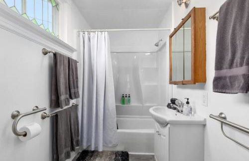 Charming 4BR Westside Home in Beer City USA - Foto 14