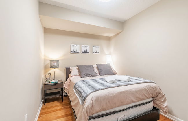 Stylish Suite in Downtown Toronto - Photo 9