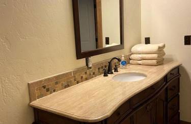 Scenic Mountain Cabin with Creekside Deck & Outdoor Fireplace near North Meadow Creek, Montana - Foto 33