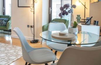 Westminster 2 bed 2 bath apartment with Air-Con - Photo 25