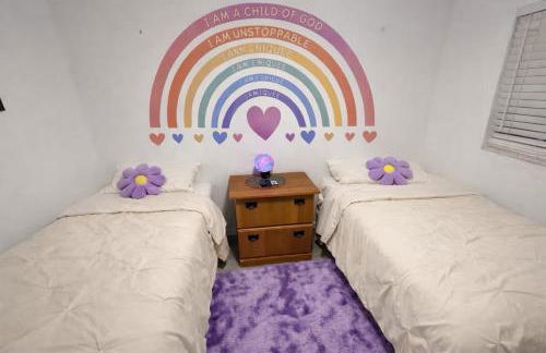 Spacious 4 bedroom 3 bath Clearwater Vacation House Cowboy Pool Fire Pit Games Close to Clearwater Beach Biking Trail Farmers Markets Harbor Health Spa Baycare Ballpark and Ruth Eckerd Hall Golf Courses - Photo 31