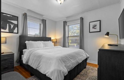 5BR Historic Home 5 min to Downtown Dallas with Large Balcony, 2 Dining Areas, 3 Fireplaces & Soaking Tub - Foto 10