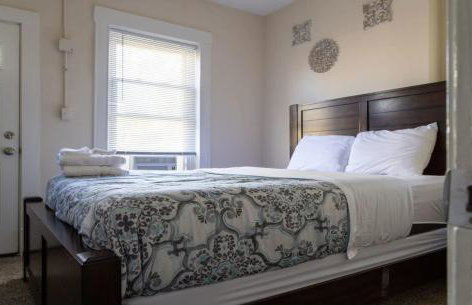 Cozy 3BR Townhome Perfect Location ABODEbucks - Foto 28