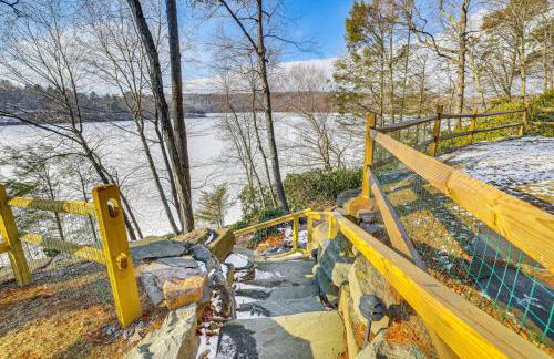 Lakefront Cottage with Dock, Hot Tub and Fire Pit - Foto 31