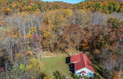 Mariposa Moon Cottage at Sleepy Creek - Wifi, Deck, Fire Pit, Creekside, View - Photo 8