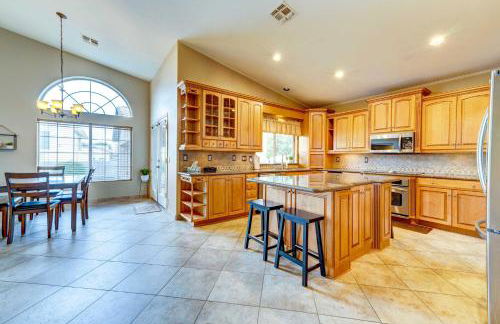 Pool and Hot Tub Home Near Peoria Sports Complex! - Foto 8