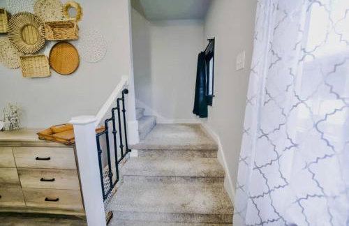 Boho Revival Modern Glam with AC in Downtown Albany - Foto 48