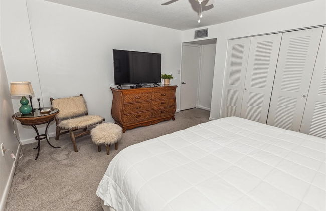 Dolphin Point 404a 2 Bedroom Condo by RedAwning - Foto 8