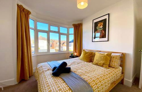 Spacious 3 Bedroom House - 5 Minutes to the nearest Beach! - Great Location - Garden - Parking - Fast WiFi - Smart TV - Newly decorated - sleeps up to 7! Close to Poole & Bournemouth & Sandbanks - Foto 20