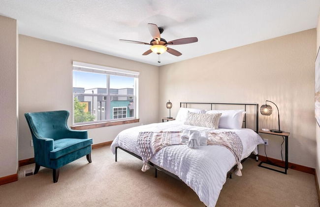 Spectacular Townhome Near Breweries and River District! - Foto 3