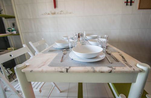 Enjoy Lisbon Cascais Sintra 1200 metres to metro blue line Sintra Rail line Free Parking - Foto 58