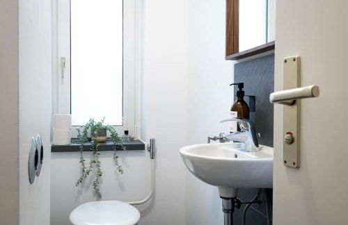 Sonnig & Helle Wohnung Alexanderplatz in 15min zu erreichen, Herthastraße sehr schön und groß für Gruppen geeignet - Photo 16