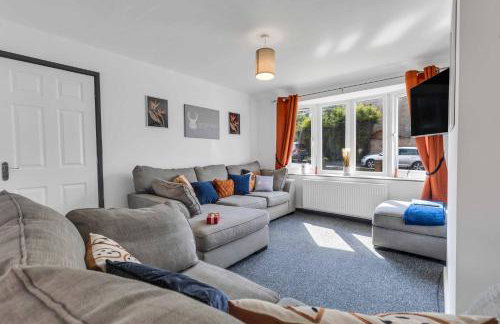 Group-Friendly 4-BR Home with Space & Comfort - Foto 16