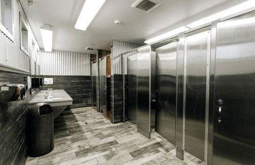 Colorado Glamping Adventures in Golden Gate Canyon Park, in this Cute Cabin Rental - Foto 8