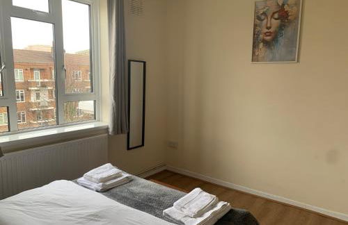 Vauxhall Central - Spacious 3-Bed Serviced Apartment- Balcony-Free Parking - Lift - Sleeps 7 - Foto 39