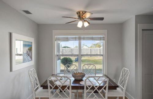 Southern Mermaid Cottage- Pet Friendly Fenced - Photo 16