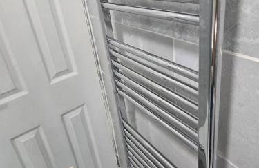 Manchester - House - Sleeps 6 - Parking - Garden - Foto 8