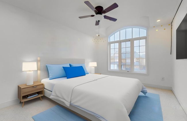 Luxury Retreat Modern Spacious 4 Bedroom Home - Photo 14