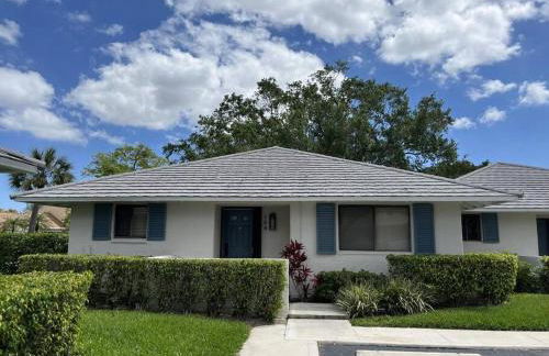 Private Cottage in West Palm Beach Florida - Photo 1