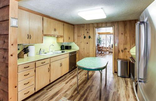 Lakefront Brainerd Cabin w Deck, Fire Pit - Photo 8