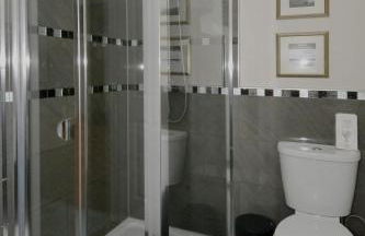 The Bridge Suite - Photo 13