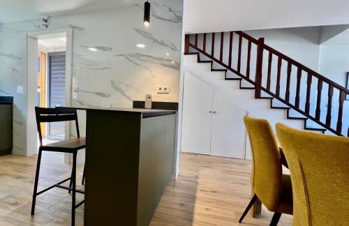 Dúplex Stylish Host con vistas al mar - Foto 10