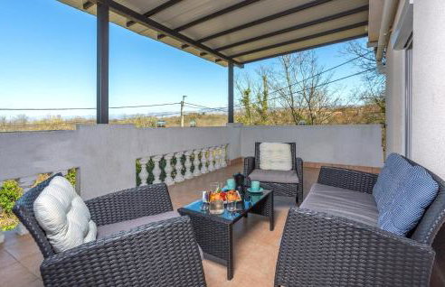 3 Bedroom Amazing Home In Malinska - Foto 1