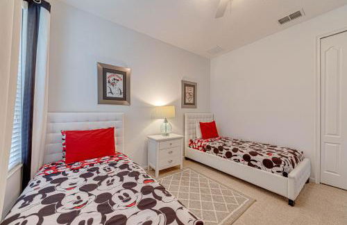 #350-Stunning Villa with Modern Decor, West Facing Pool Overlooking Private Conservation Land - Foto 32