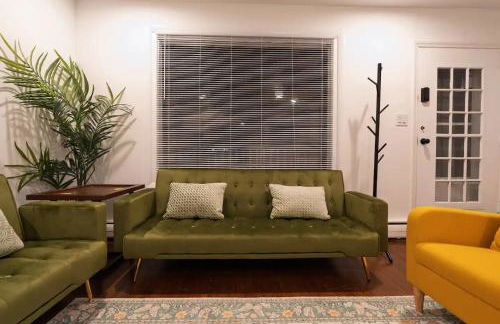 Two Bedroom house in Skokie with full kitchen and parking - Photo 5