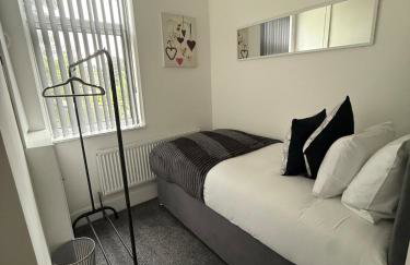 Hidden Gem - 4 Bedroom Home - Photo 9