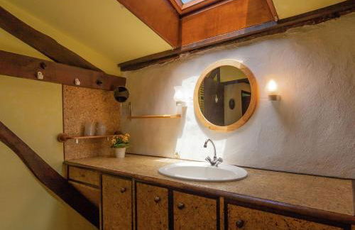 Spacious Farmhouse With Private Heated Pool in a Rustic Garden - Foto 52