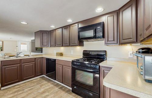 Close to Lake George! Couples Retreat with Pool - Foto 9