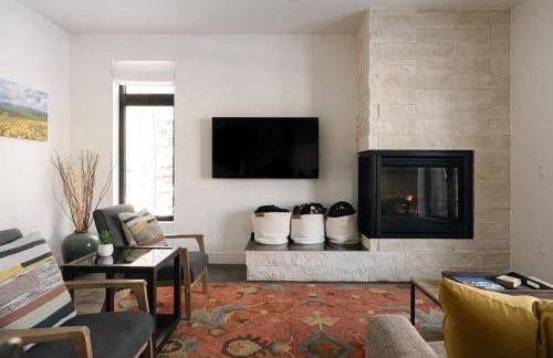Riverfront Patio - Hot Tub - Luxe Silverthorne - Foto 6