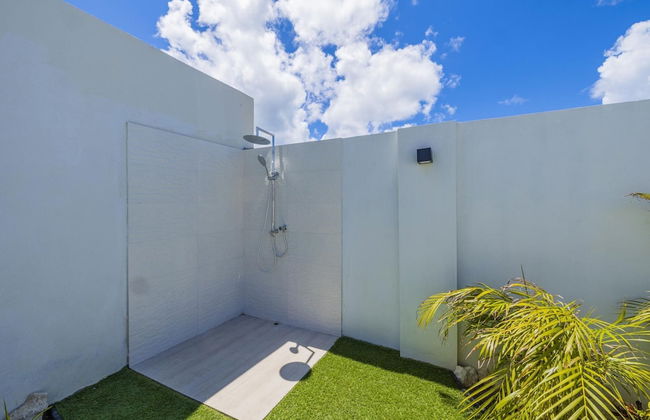 Brand NEW 3BR w Private Pool Walk to Palm Beach - Photo 13