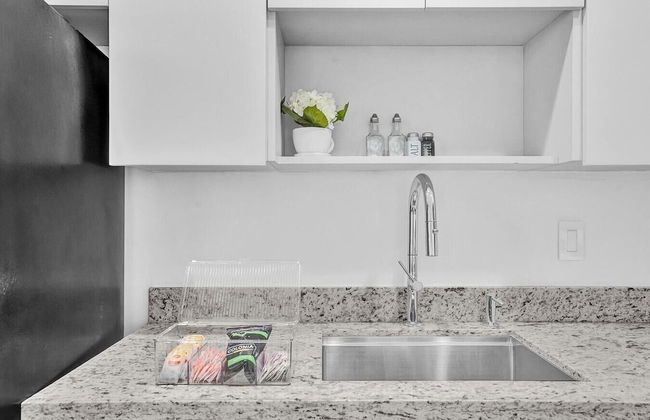 Modern Hallandale Apt w/ Backyard Near Beach - Foto 26