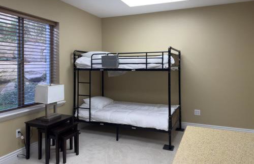 Elegant 6,300-Sq-Ft Family Home with Hot Tub in Orem - Photo 33