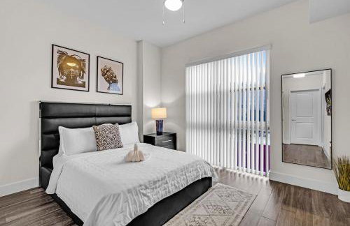 Bright and Airy 2 Bed on Biscayne Blvd with Free Park - Foto 13