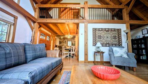 Bright Post & Beam Retreat with Fire Pit & Game Room Near Acadia | Sorrento, Maine - Foto 2