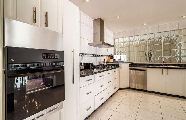 Large Villa With View! Private Pool Free Utilities! - Photo 13