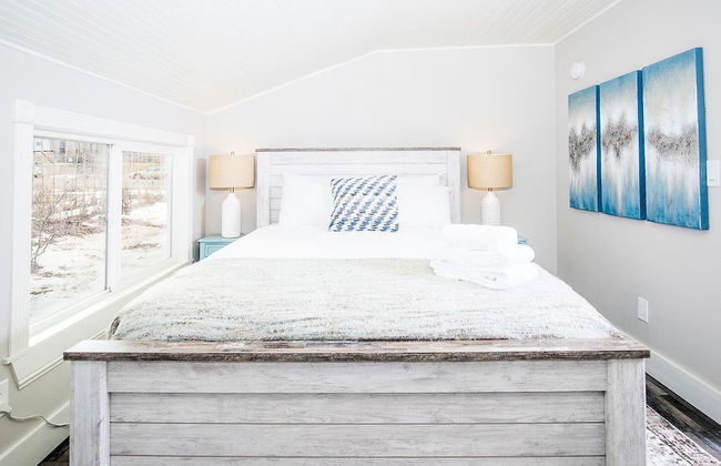 Couples Getaway | Walk to Unc | Free Cruiser Bikes - Foto 1