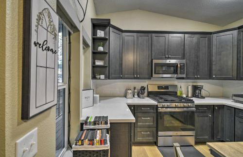 Secluded Butte Meadows Cabin with Deck and Grill! - Foto 10