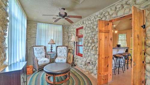 Enchanting Hilltop Cottage in Medicine Park! - Foto 3