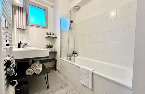 BnGo I Immense RoofTop Lyon I 2 chambres, 4 places parkings, 2 immenses terrasses, 8 personnes - Photo 5