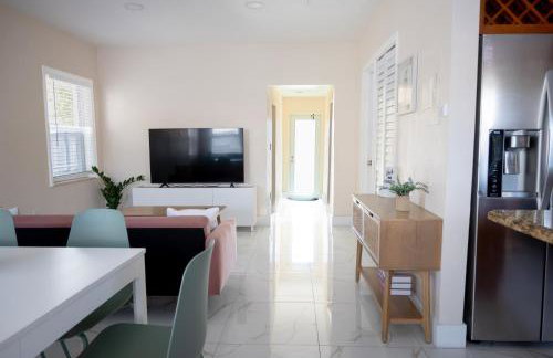 Central Getaway in Little Havana Near Airport, Wynwood, Calle 8 Brickell, Coral Gables and more , Fenced parking - Foto 9