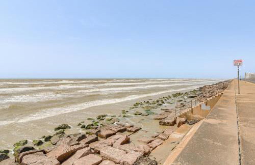 Walk to Beach Pool-View Condo in Galveston! - Foto 32